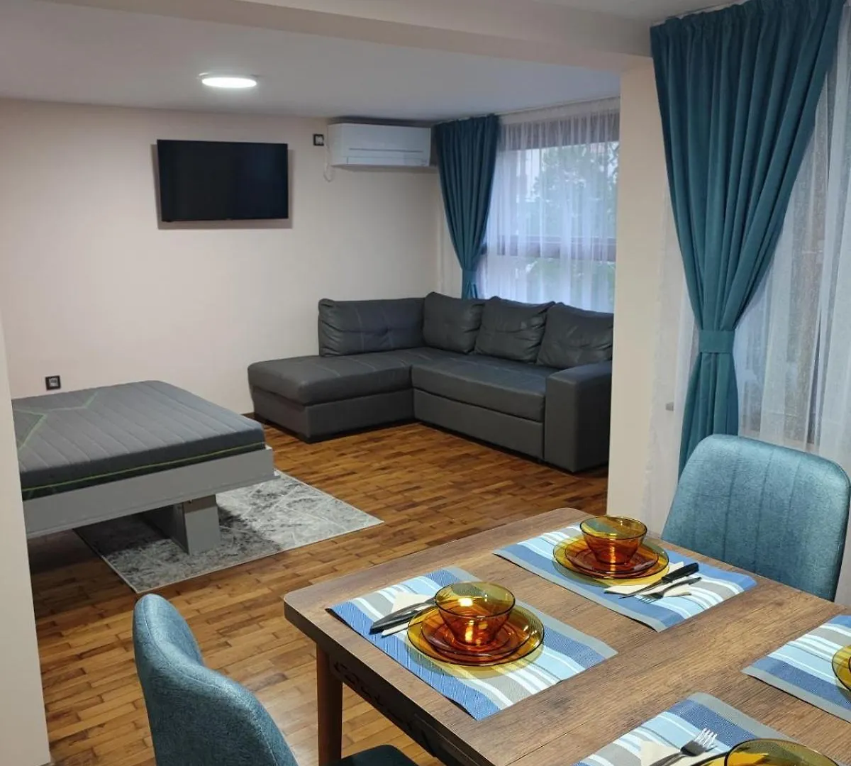 Апартамент Деси Burgas