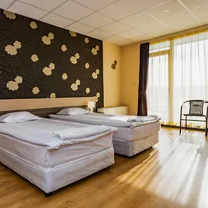 Hotel City מלון
